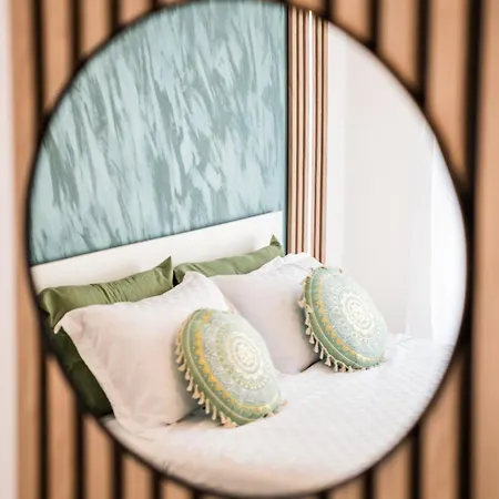 Emerald Heaven With Private Parking Апартаменты Бухарест