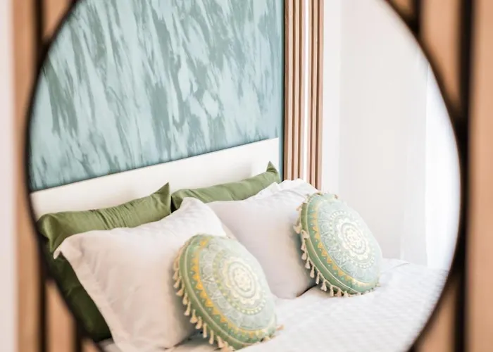 Emerald Heaven With Private Parking Апартаменты Бухарест